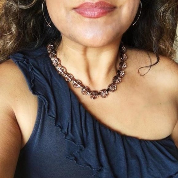 :: Stella & Dot | [GOLD] Hammered Wire Small Hoops Retired - Picture 2 of 9